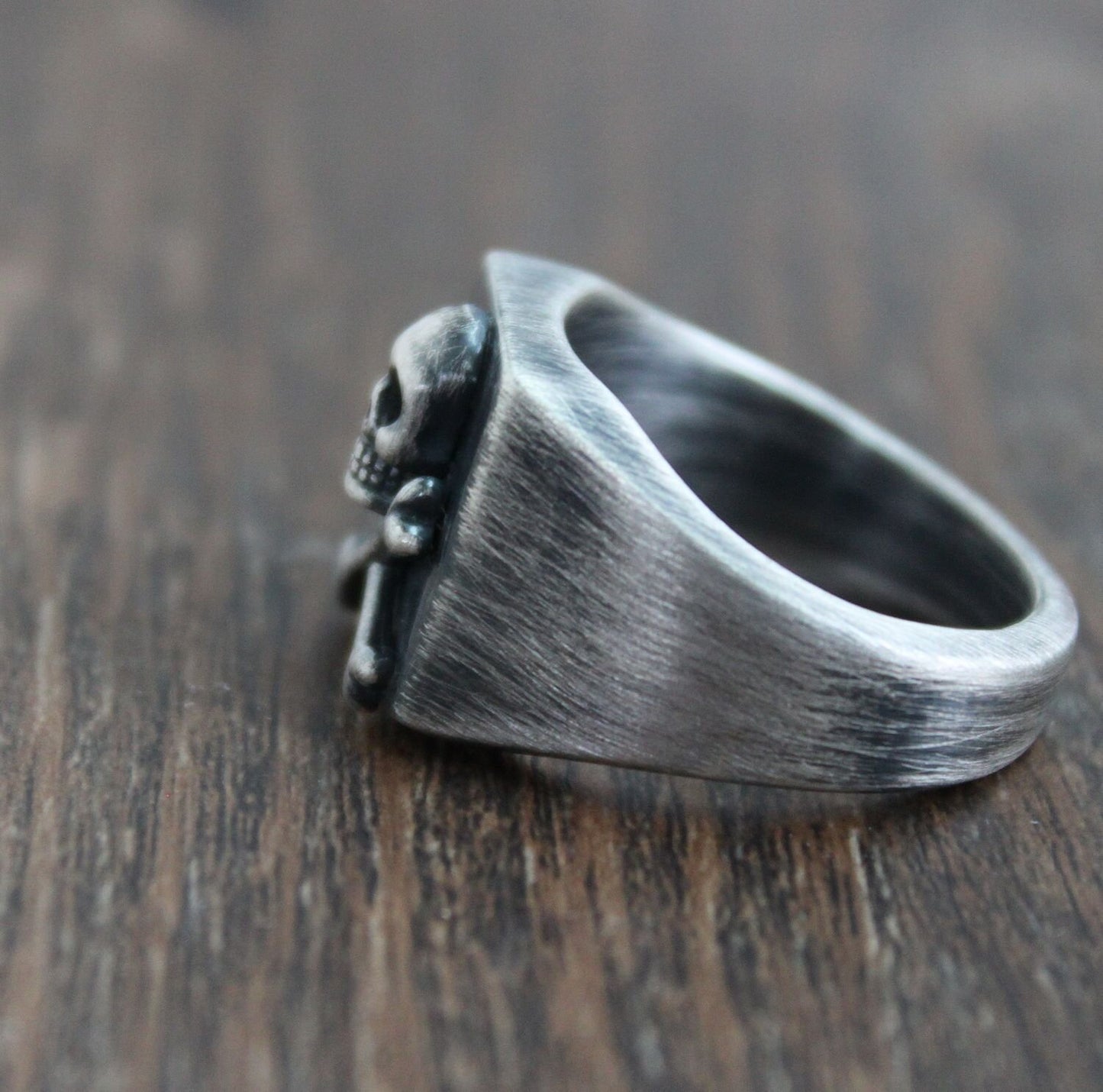 men's silver skull signet ring