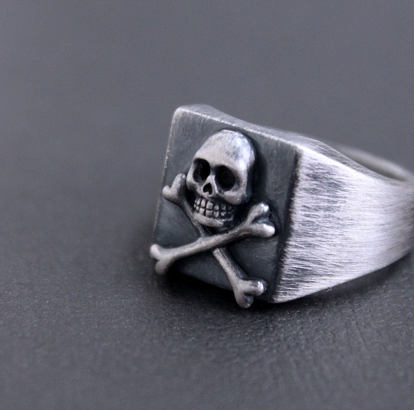 men's skull cross bones ring