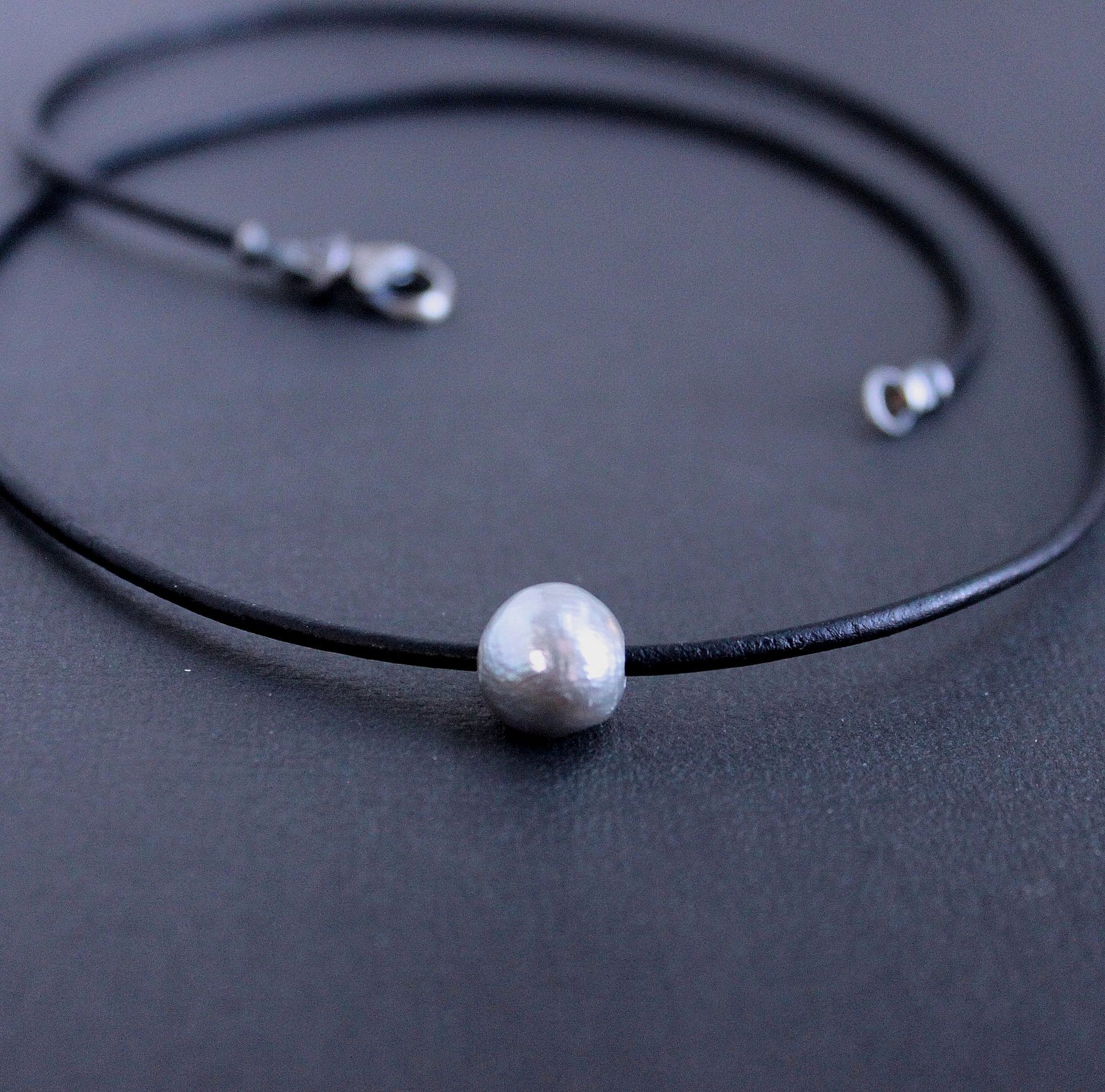 men's pearl and leather necklace 